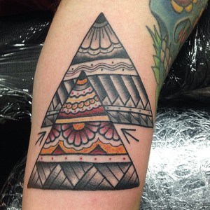 tatouage triangle aztèque