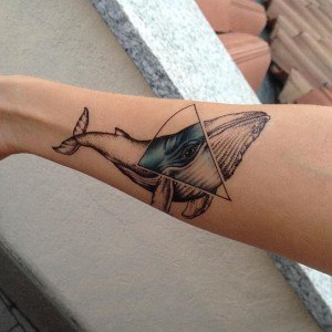 tatouage baleine triangle