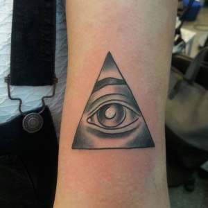 tatouage simple triangle