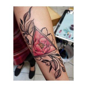 tatouage floral triangle