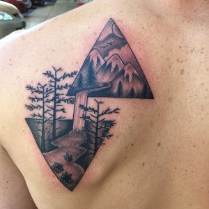 tatouage paysage triangle