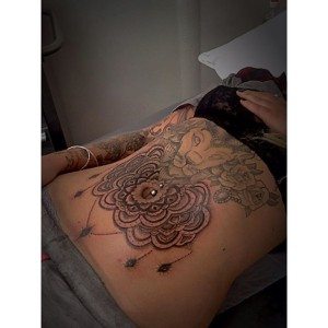 tatouage ventre nombril