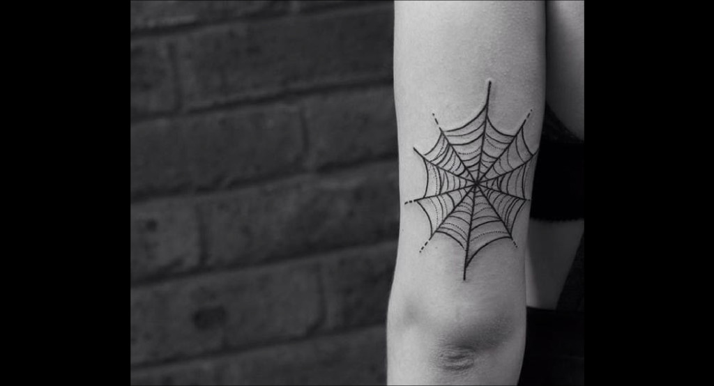 Tatouage toile d