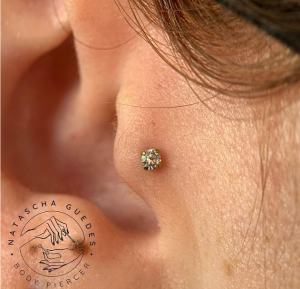 Exemple Piercing au tragus