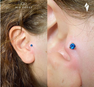 PIERCING TRAGUS BLEU