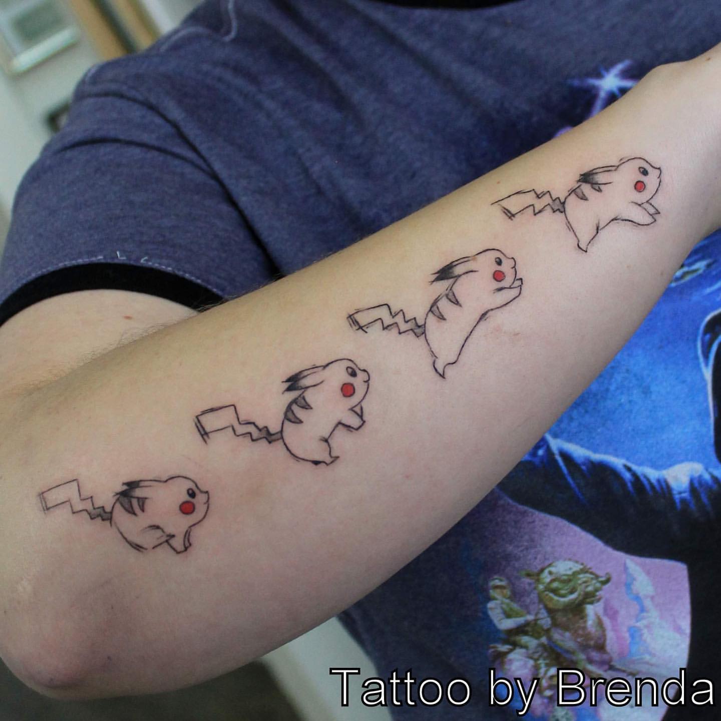 Tatouages de Pikachu : signification, inspiration et options de couleur et  de style