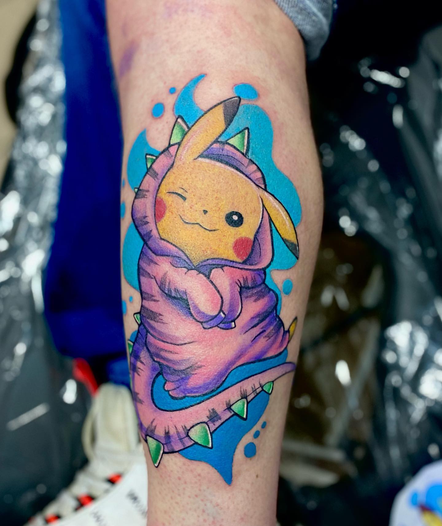 dessinez-vous un design de tatouage pokemon minimaliste personnalisé